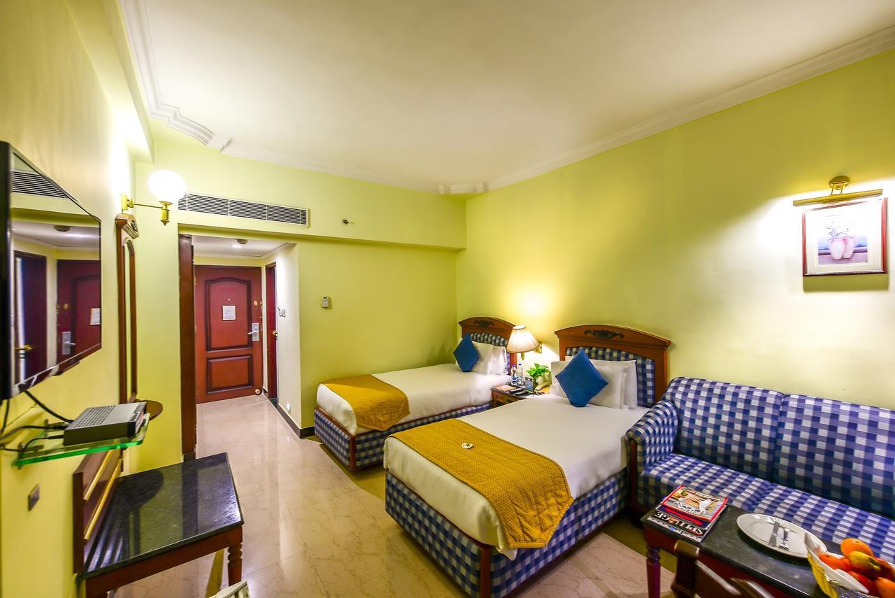 Hotel Ambica Empire Chennai Exteriör bild